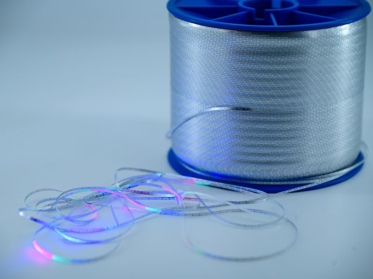 Hilo de seguridad fluorescente